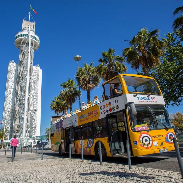 אוטובוס תיירים בליסבון